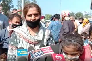 Pakistani citizens stranded Pakistani citizens stranded sent Pak Pak citizen from Attari borde അമൃത്സർ ലോക്ക് ഡൗൺ വാഗാ അതിർത്തി സുരക്ഷാ സേന