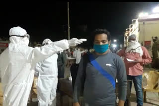 migrant laborers reached jaunpur from ahmedabad