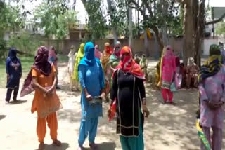 guhla cheeka nandgarh village women allegation on depo holder for corruption