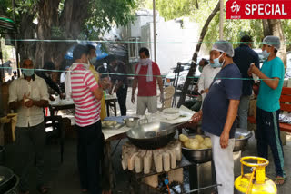 Three friends serving the needy people in Mayur Vihar at delhi