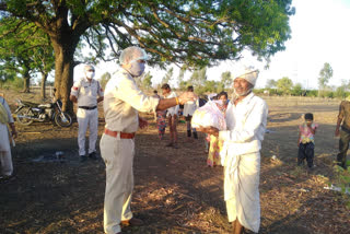 Policemen distributed ration