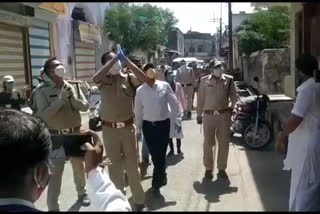 dewas Police and administrative officers came out in the streets of the city