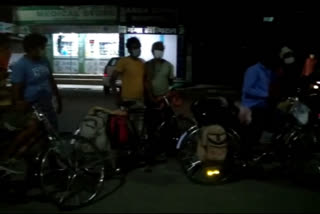 Youth reached Raisen after traveling eight hundred kilometers by bicycle