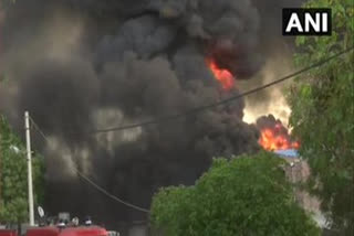 Delhi fire  Delhi  tikri border area  fire brokes out at godown in tikri border area  fire brokes out  ഡൽഹിയിൽ ഗോഡൗണിൽ തീപിടുത്തം  രക്ഷാ പ്രവർത്തനം തുടരുന്നു  ടിക്‌രി പ്രദേശം  ന്യൂഡൽഹി