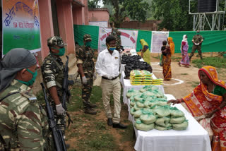 CRPF soldiers distributed ration in giridh