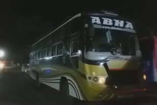 2 buses blocked in MP which was carrying 21 students from UP to Karnataka