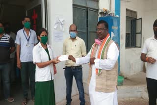 MLA honoring health worker