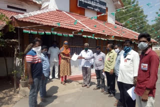 protest against wine selling in nandhigama krishna district