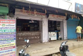 English and Desi liquor shops open in Sheopur