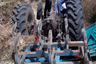 One died, one injured by tractor overturning in ratlam