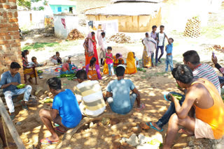 SOCIAL WORKERS FEEDED TWO HUNDRED PEOPLE IN RANCHI