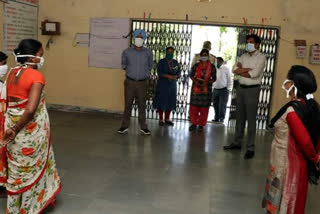 Collector and SP inspected Institutional Quarantine Center of kareli Municipality of narsinghpur