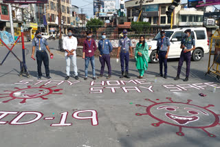 सड़क पर की पेंटिंग