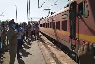 shrameek train bhiwandi lockdown