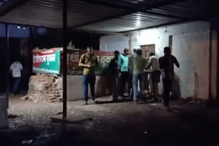 Liquor being sold even after stipulated time in agar