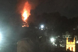 Fierce fire near Holly-Lodge in Jakhu shimla