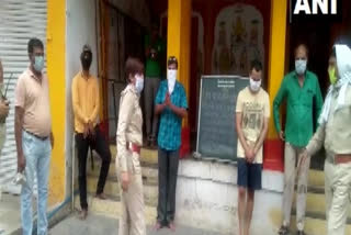 gathering at Narsingh temple to offer prayers  Narsingh temple  ഇൻഡോർ  മധ്യപ്രദേശ്‌