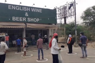 delhi-haryana border liquor shop