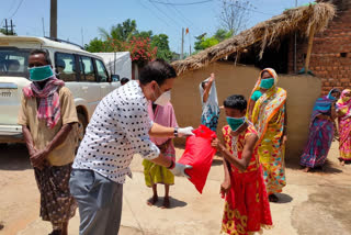 Kunal Shadangi distributed food grains