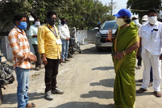 city commissioner visits containment zone in guntur