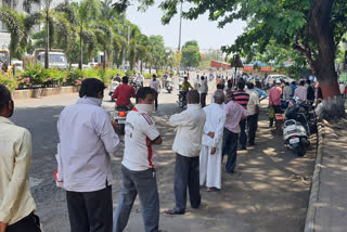 Liquor Shops  Andhra Pradesh  Lockdown  COVID 19  ആന്ധ്രയില്‍ മദ്യശാലകളുടെ എണ്ണം 15 ശതമാനം കുറക്കാന്‍ തീരുമാനം  കൊവിഡ് 19  ആന്ധ്രാ പ്രദേശ്