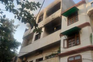 fire broke out in a house in Manohar Park delhi