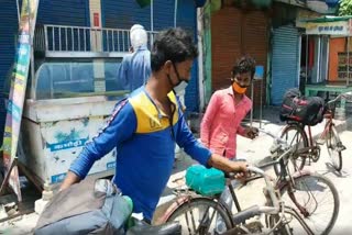 laborers reached mau by bicycle