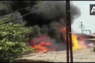 A fire broke out in Kot Market in front of Red Fort