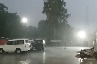 Rain and strong winds in Barabanki