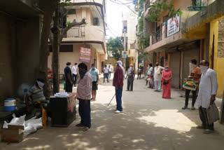 social distancing is being taken care of during ration distribution in delhi