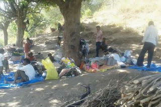 labour quarantine under the tree in antapur baglan