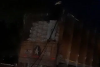 Video of pouring water in sacks kept in trucks to increase weight of wheat in Harda district goes viral