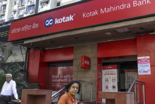 Kotak Mahindra Bank declares 10 pc pay cut for staff with over Rs 25 lakh annual salary  business news  Kotak Mahindra Bank salary cut  covid 19 impact  கோடாக் மகேந்திரா வங்கி சம்பளம் குறைப்பு  கரோனா வைரஸ், கோவிட்-19 பெருந்தொற்று, பொருளாதார நெருக்கடி