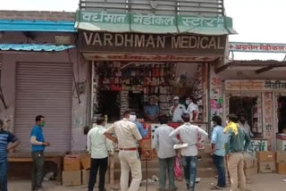 bharatpur news,  rajastahn news,  etvbharat news,  shopkeepers in bharatpur,  लॉकडाउन का उल्लंघन, कामां में लॉकडाउन, राजस्थान में कोरोनावायरस