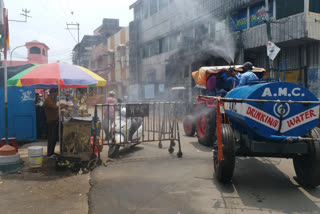 রাসায়নিক স্প্রে বিপজ্জনক, তবু সাবধানতা নেই স্যানিটাইজ়েশনে