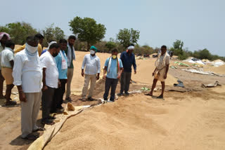 congress leaders team visted in manthani ikp centers