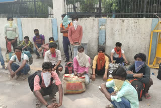 Workers migrating from Delhi during lockdown during lockdown