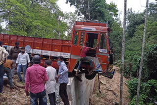 Accident between lorry and car