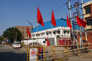 Police put up red flag in Noida Corona Hotspot Area