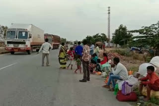 migrant labors go to their own states by walking in somandepalli ananthapuram district