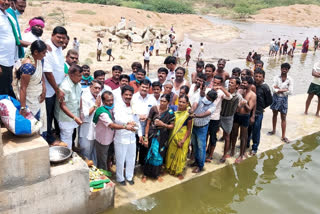 Heriyur MLA worshiping Vedavathi River filling barrage