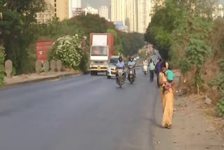 Cops trace autorickshaw, return valuables of migrant labourer