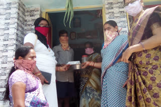 anganwadi activists giving nutritional food to door to door in amadalavalasa mandal