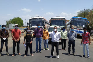 Three busloads full of laborers leave for Jharkhand IN Rajgarh