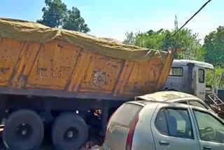 truck-loaded-with-coal-entered-the-house-in-korba