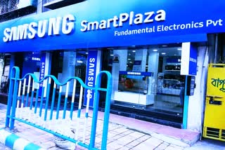 samsung reopens in green and ornage zones  samung smart cafes  smasung plazas  safety guidelines in samsung smart plazas  lockdown 3.0+ phones to buy  lockdown 3.0+ gadgets to buy  சாம்சங் ஸ்மார்ட் ஸ்டோர்கள்  சாம்சங் ஸ்மார்ட் ஸ்டோர்கள் திறப்பு!