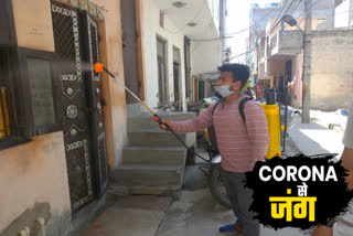 Jhauda niswarth curfew seva dal doing sanitisation in burari