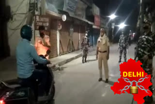 Delhi police alert on mangeram market roads after 7 pm during lockdown