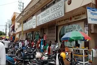 Officers raid on shops in T. Narasipura who broke rules