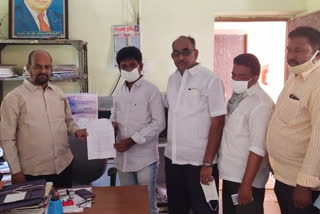 tdp leaders gave pleasing letter to mro officr in krishna dst challapalli  mandal to close wine shops